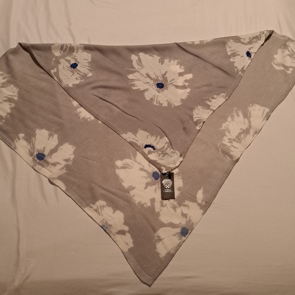 Vince Camuto women's knit gray with blue floral design square scarf NEW